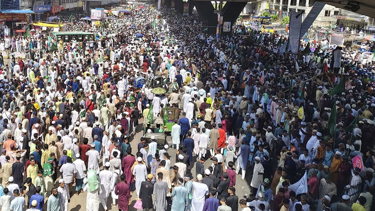 চট্টগ্রামে জশনে জুলুসে জনতার ঢল