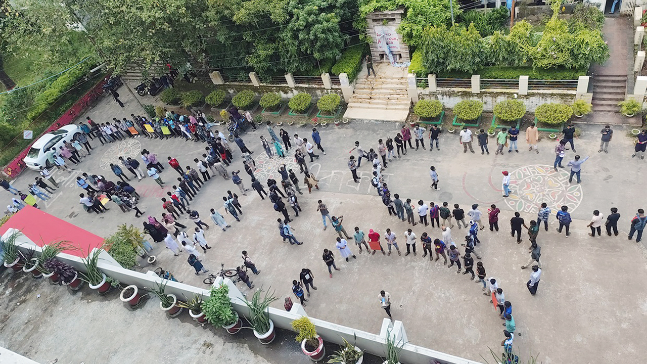 চবিতে পদত্যাগ দাবি থেকে নারী নিরাপত্তা—চলছে বহুমুখী বিক্ষোভ