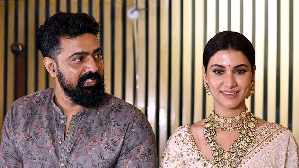 দেবকে নিয়ে বিলাসবহুল গাড়ি কিনলেন রুক্মিণী, দাম কত?