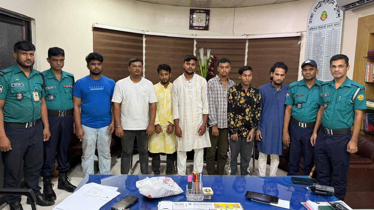 রাজধানীতে ঝটিকা মিছিলের প্রস্তুতিকালে আ.লীগের ১২ সদস্য গ্রেপ্তার