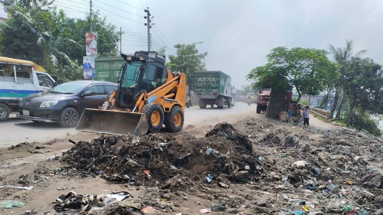 প্রতিমা বিসর্জনের স্থান পরিষ্কার করছে ডিএনসিসি