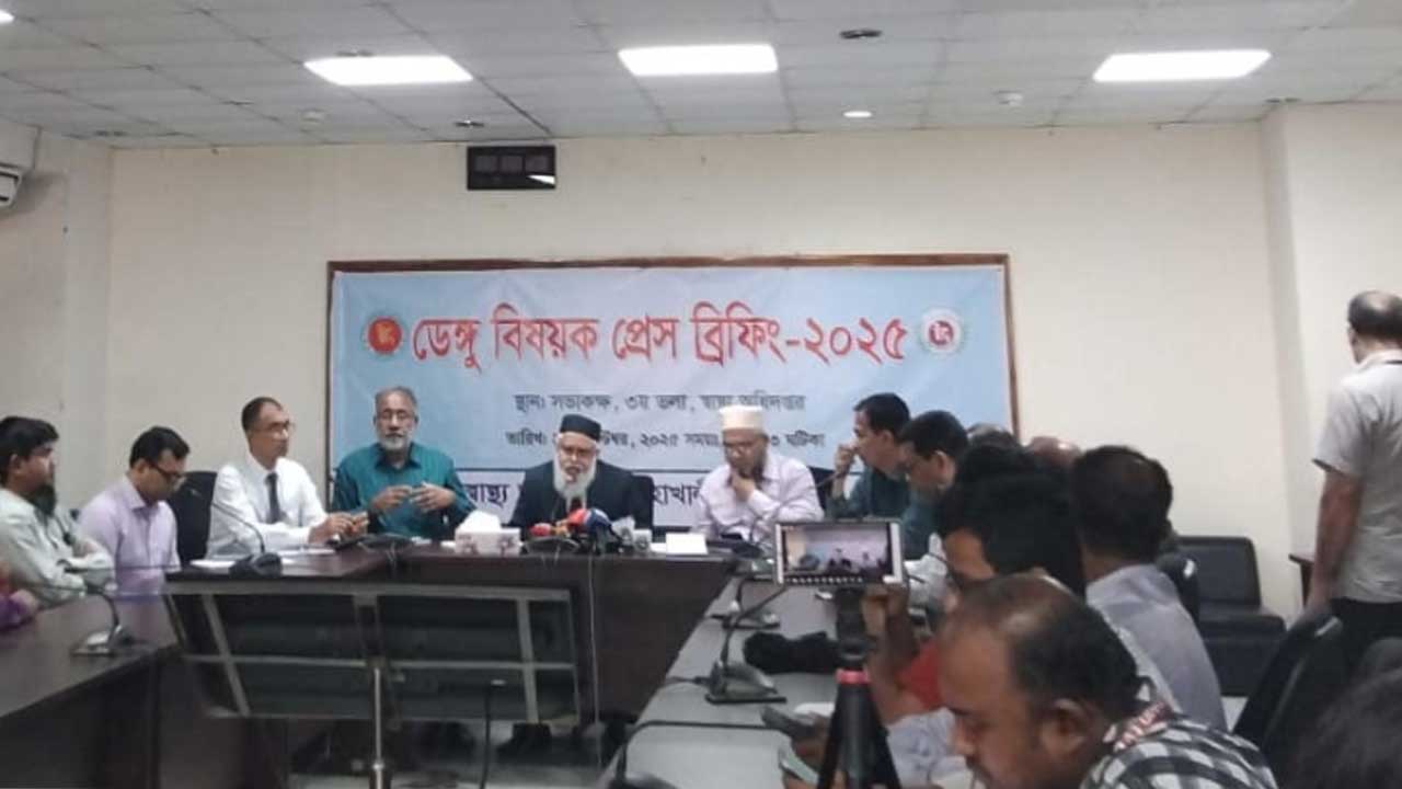 দেরিতে হাসপাতালে আসা অর্ধেক ডেঙ্গু রোগীই মারা যাচ্ছে ২৪ ঘণ্টার মধ্যে