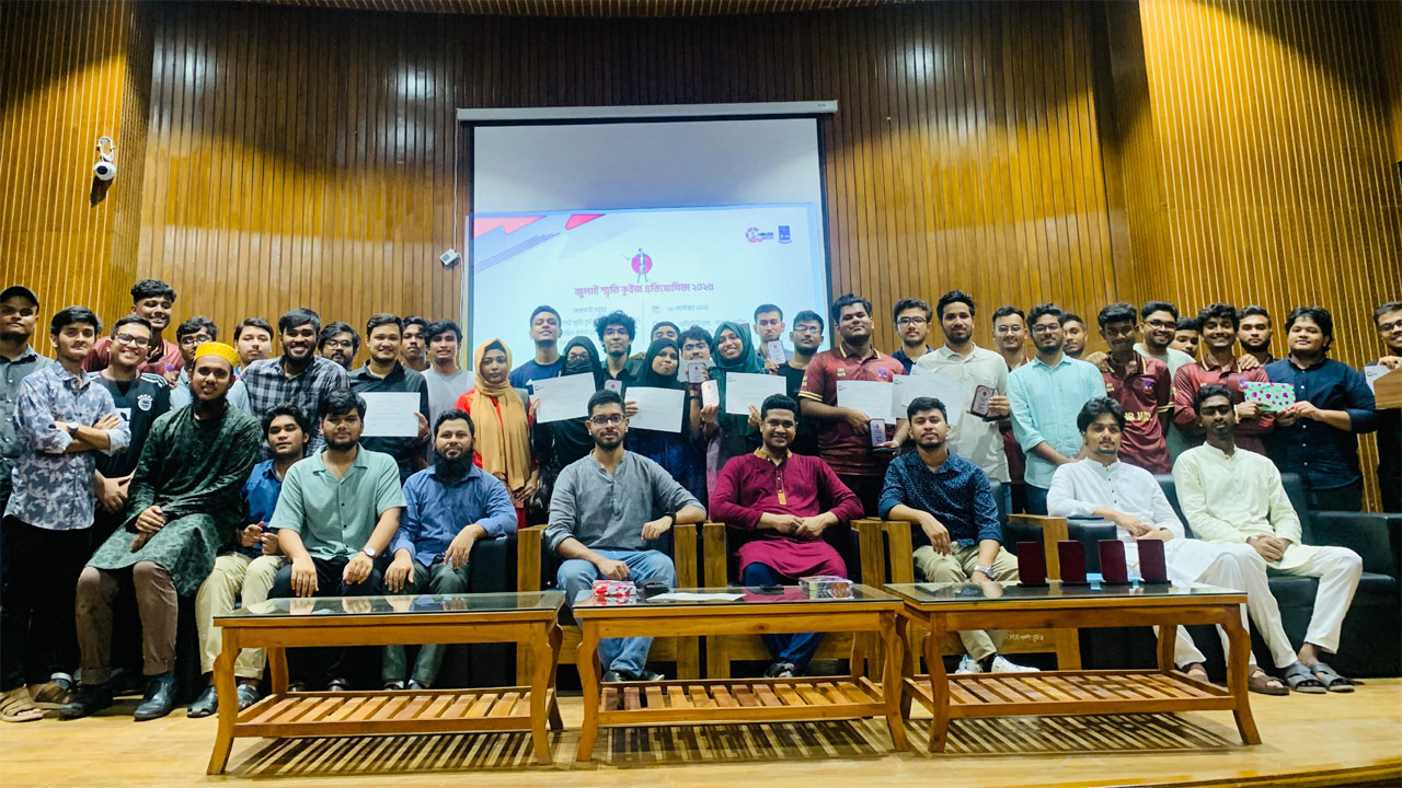 ঢাবিতে জুলাই স্মৃতি কুইজ প্রতিযোগিতা অনুষ্ঠিত