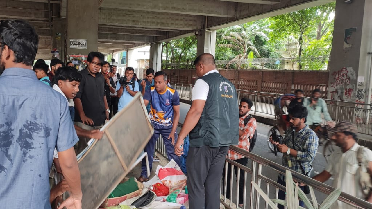 ডাকসুর উদ্যোগে ক্যাম্পাস থেকে ভবঘুরে ও মাদকাসক্ত উচ্ছেদ অভিযান