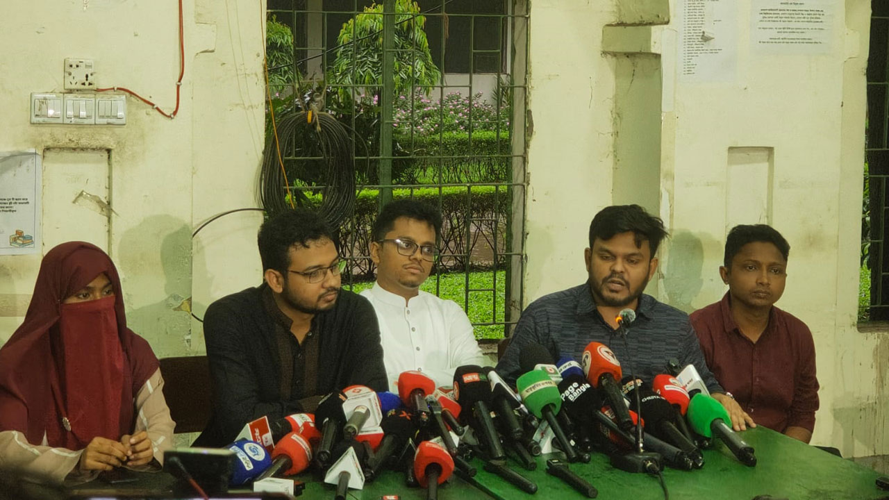 ৫টি সেনিটারি ন্যাপকিন ভেন্ডিং মেশিন স্থাপনের উদ্যোগ ঢাবি শিবিরের