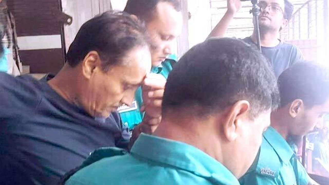 রিমান্ডের আদেশ শুনে কাঠগড়ায় অসুস্থ হয়ে পড়লেন সেই এনায়েত করিম