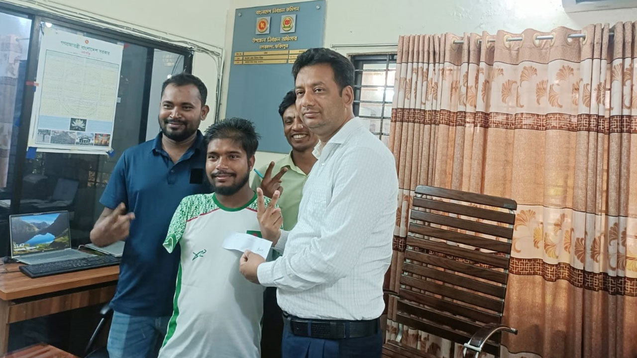 এনআইডি পাচ্ছেন দুই হাত না থাকা জসিম