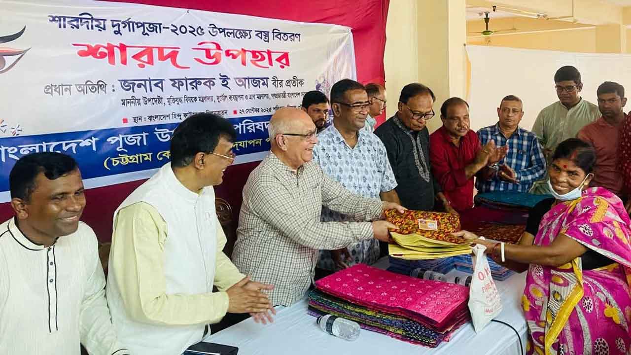 ছোটবেলায় আমরা বাতাসা-মোয়ার লোভে পূজামণ্ডপে যেতাম : ফারুক-ই-আজম
