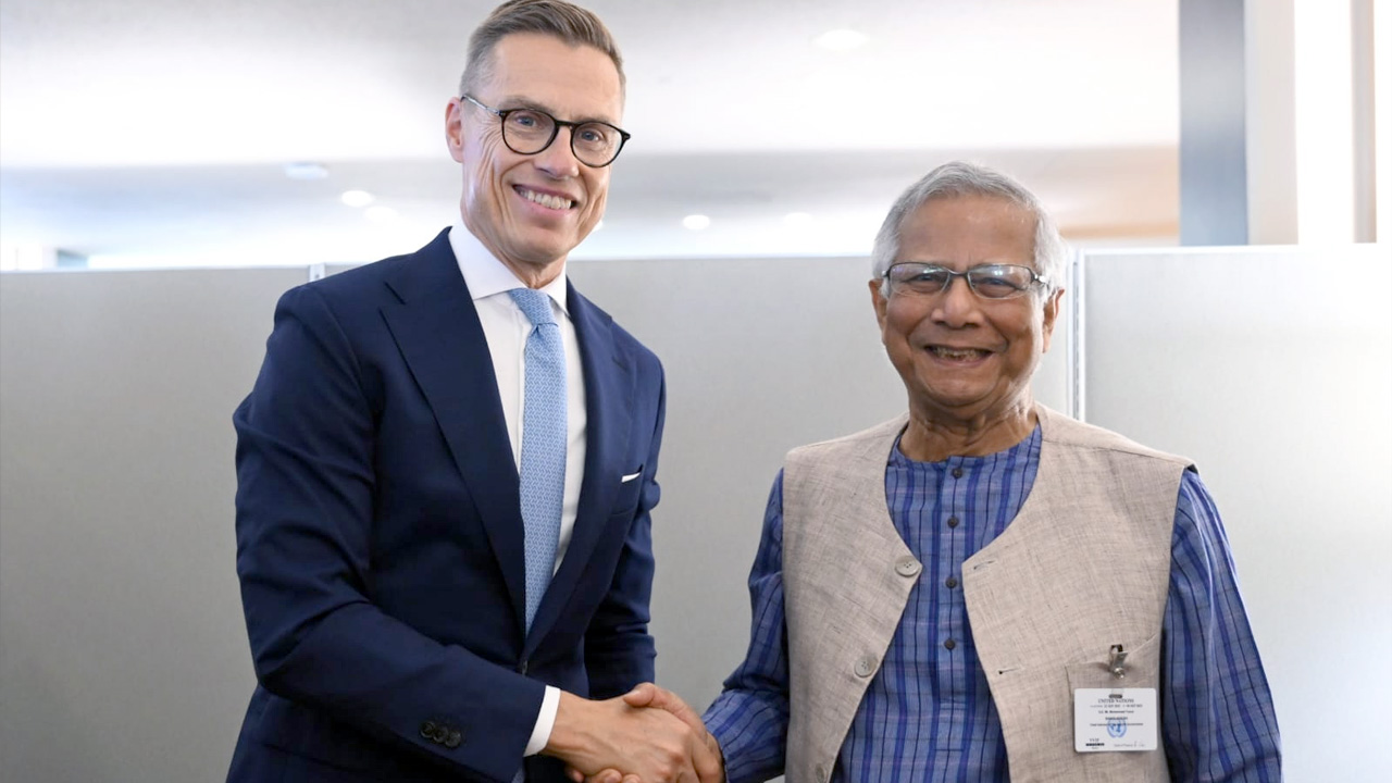 ফিনল্যান্ডের প্রেসিডেন্টের সঙ্গে প্রধান উপদেষ্টার বৈঠক