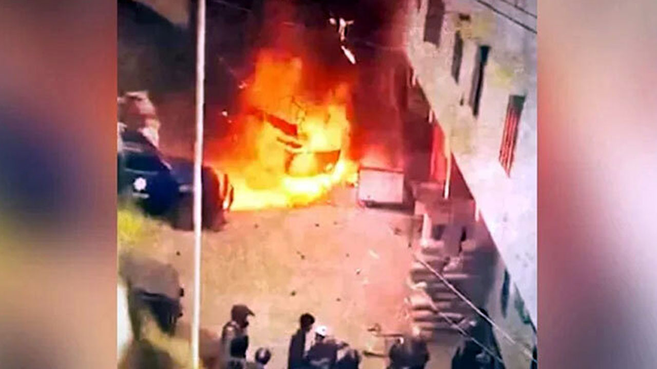 ‘লাশগুলো থানার সামনে নিয়ে গাড়িতে তুলে আগুন লাগিয়ে দেয় পুলিশ’