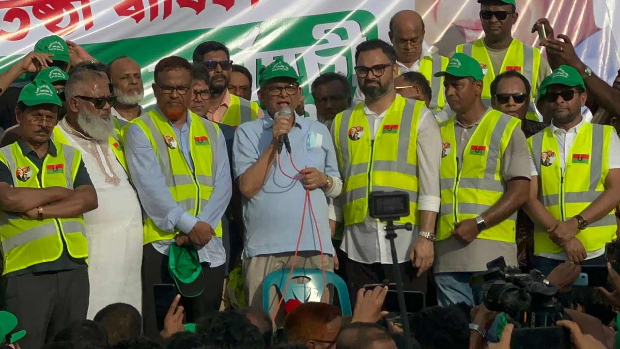 ফ্যাসিস্ট আওয়ামী লীগ ভারতবর্ষ থেকে গুজব ছড়াচ্ছে : ফখরুল