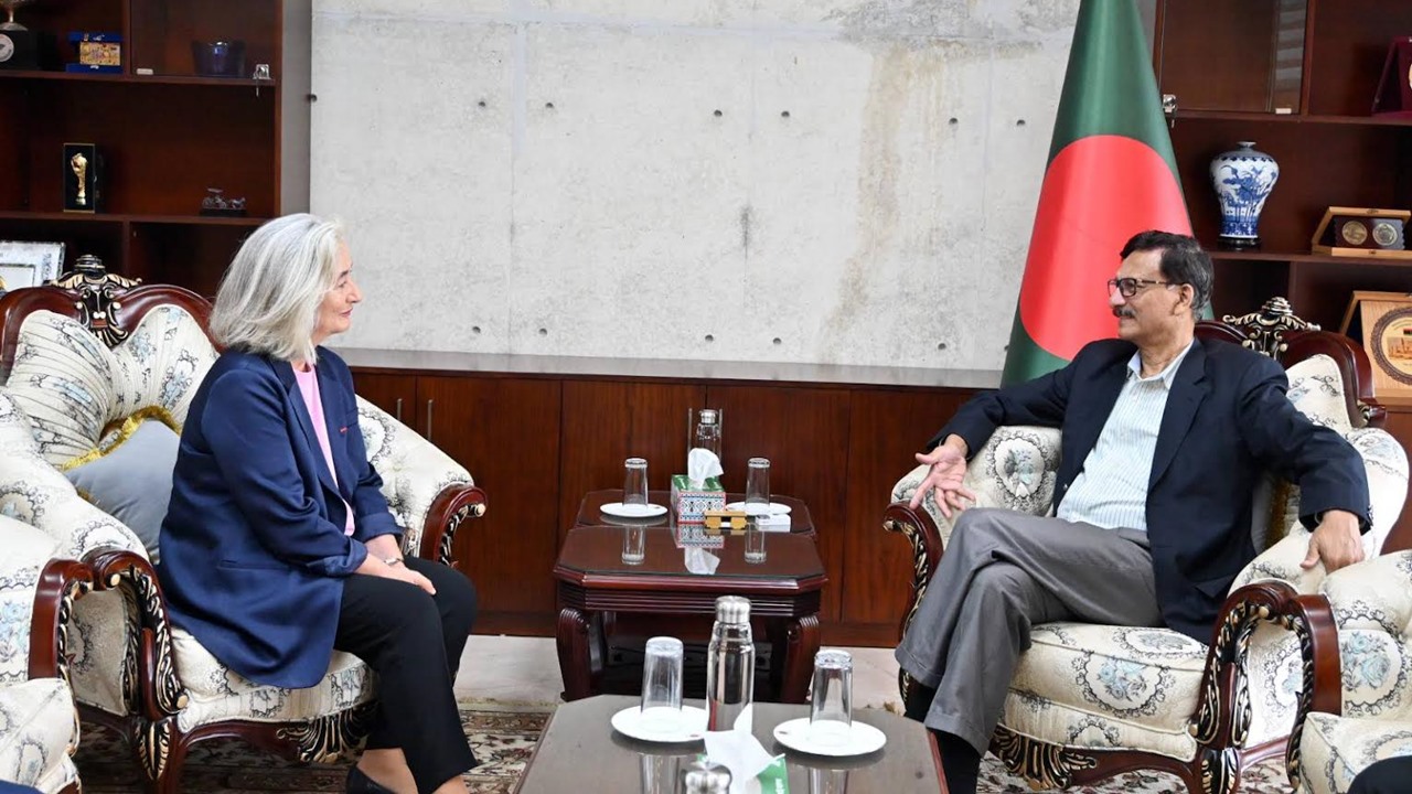 ২০২৯-এর পরও জিএসপি প্লাস সুবিধা পেতে ফ্রান্সের সমর্থন চাইলেন উপদেষ্টা