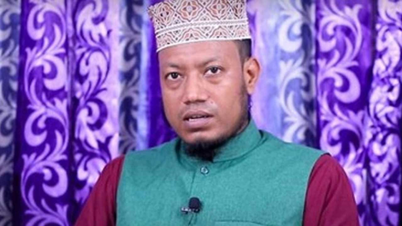 মুফতি আমির হামজাকে প্রকাশ্যে ক্ষমা চাইতে লিগ্যাল নোটিশ