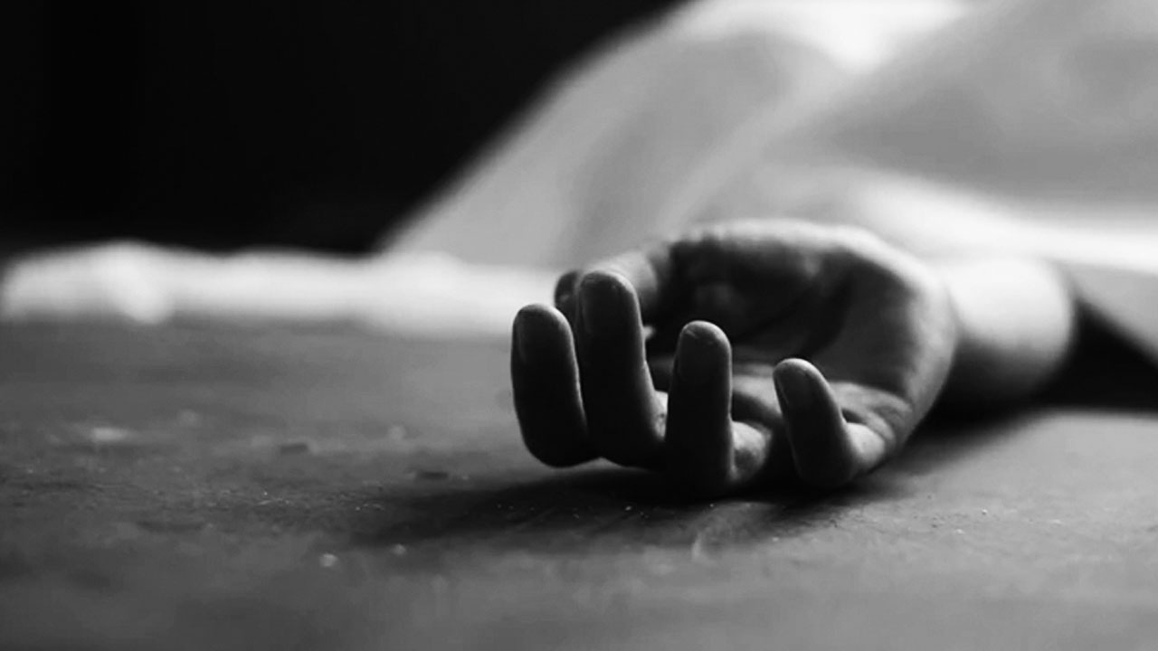 কলাবাগানে গৃহবধূর মরদেহ উদ্ধার, পরিবারের দাবি আত্মহত্যা