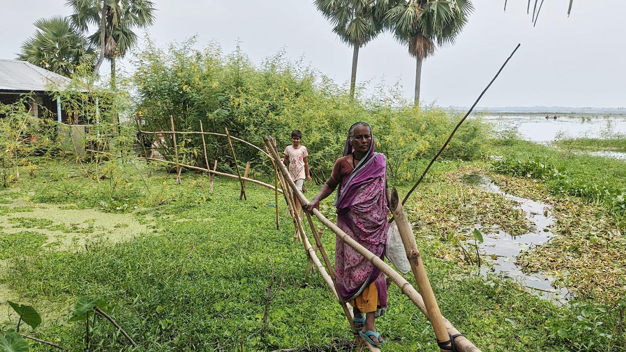 দুর্গাপূজার আনন্দ নেই বাড়েধাপাড়ায়