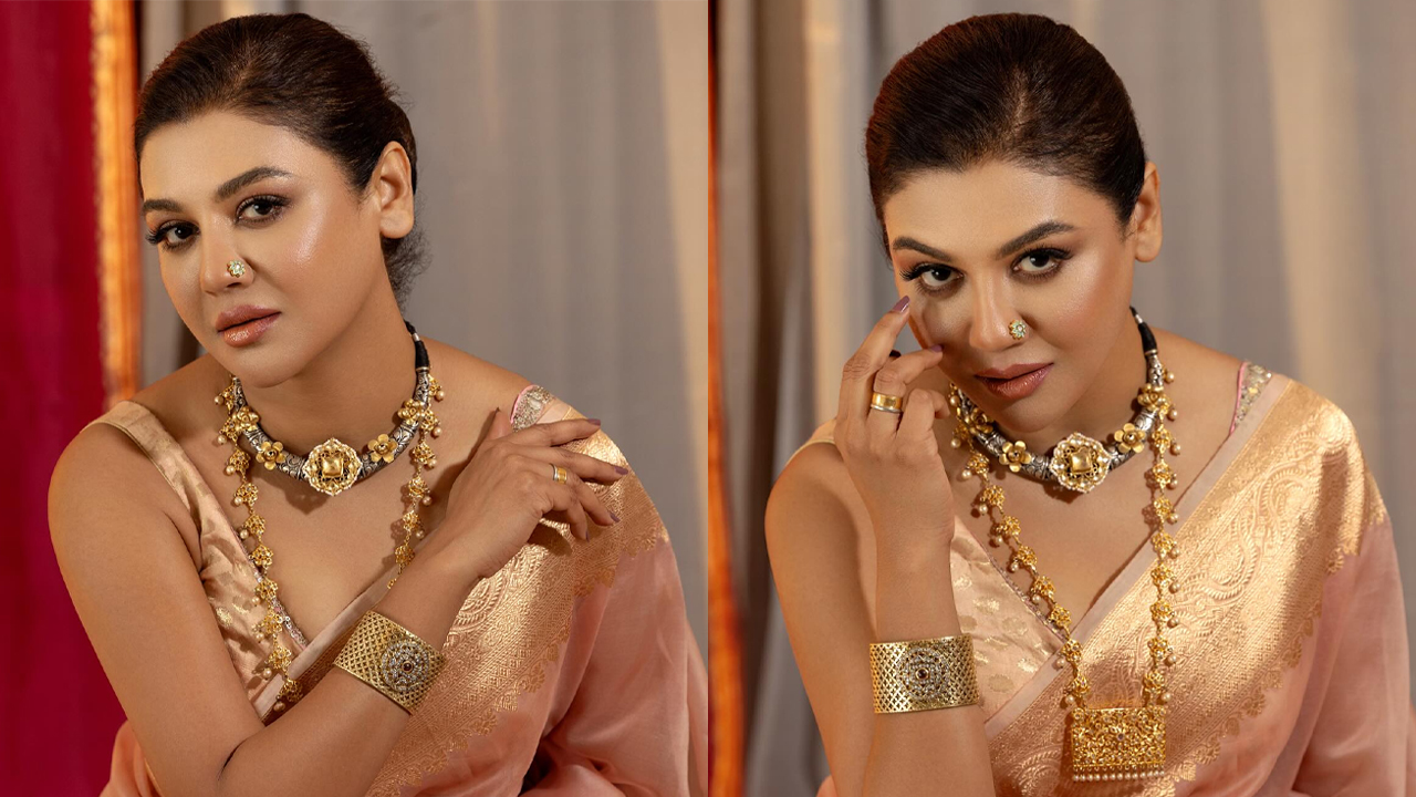 শাড়িতে মুগ্ধতা ছড়ালেন জয়া