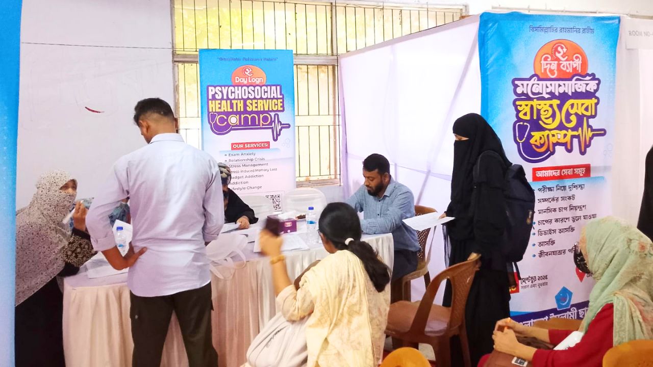 জবি শিবিরের স্বাস্থ্যসেবা ক্যাম্পে সেবা নিয়েছে ৪ শতাধিক শিক্ষার্থী