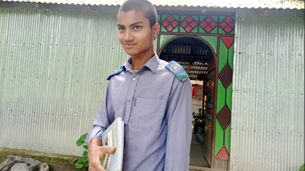 সংসারের বোঝা ঝেড়ে গণপিটুনিতে নিহত রূপলালের ছেলের কাঁধে উঠল স্কুল ব্যাগ