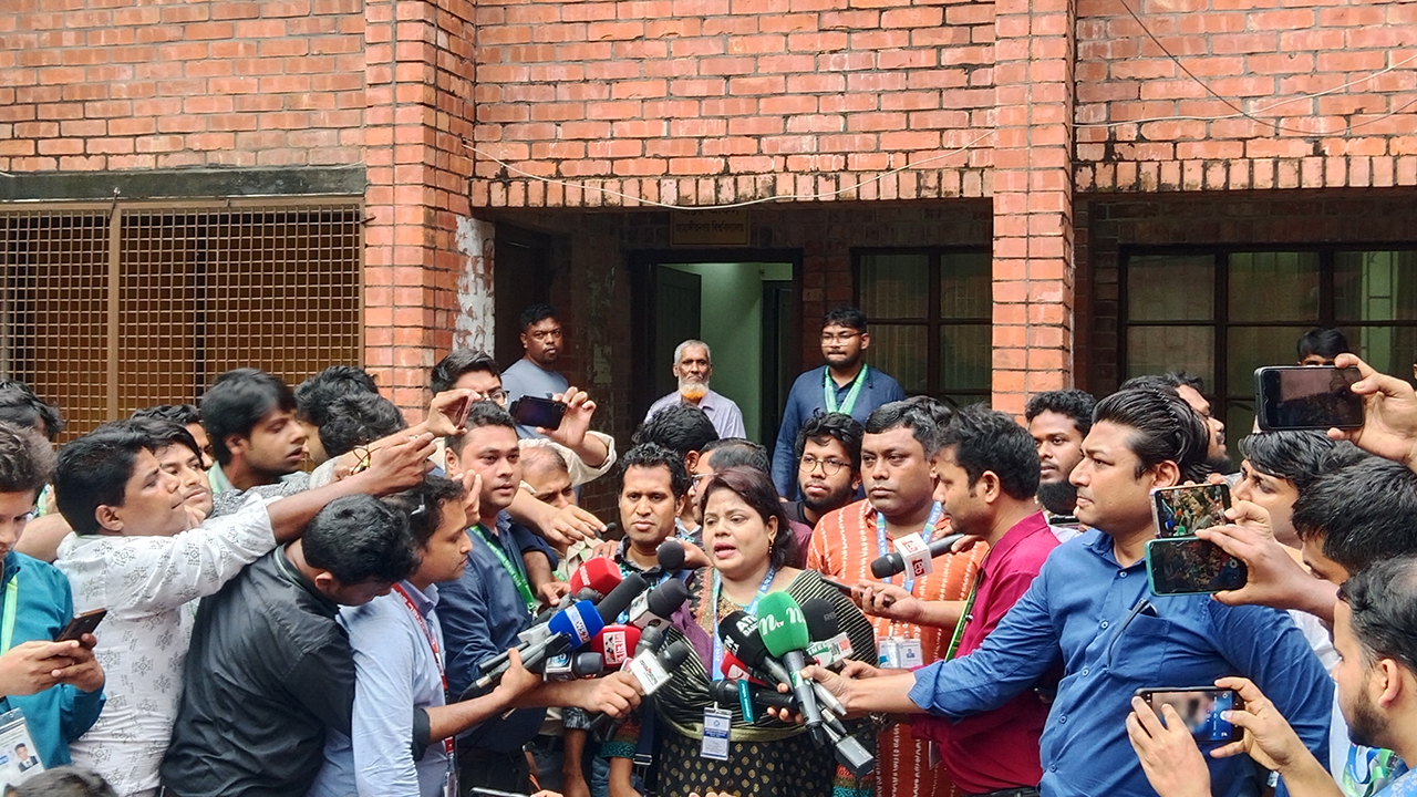 নির্বাচন কমিশনের অব্যবস্থাপনার কারণেই সহকর্মীর মৃত্যু হয়েছে