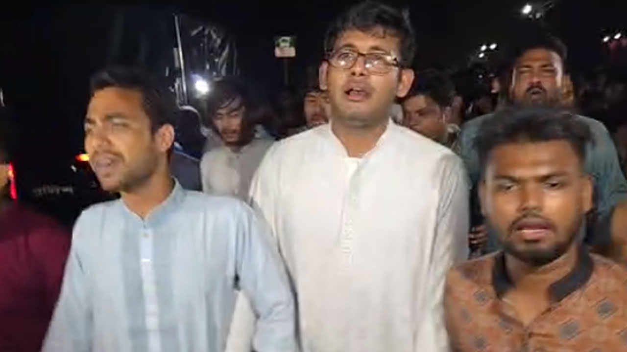 বর্জনের পর পুনরায় জাকসু নির্বাচনের দাবিতে ছাত্রদলের বিক্ষোভ