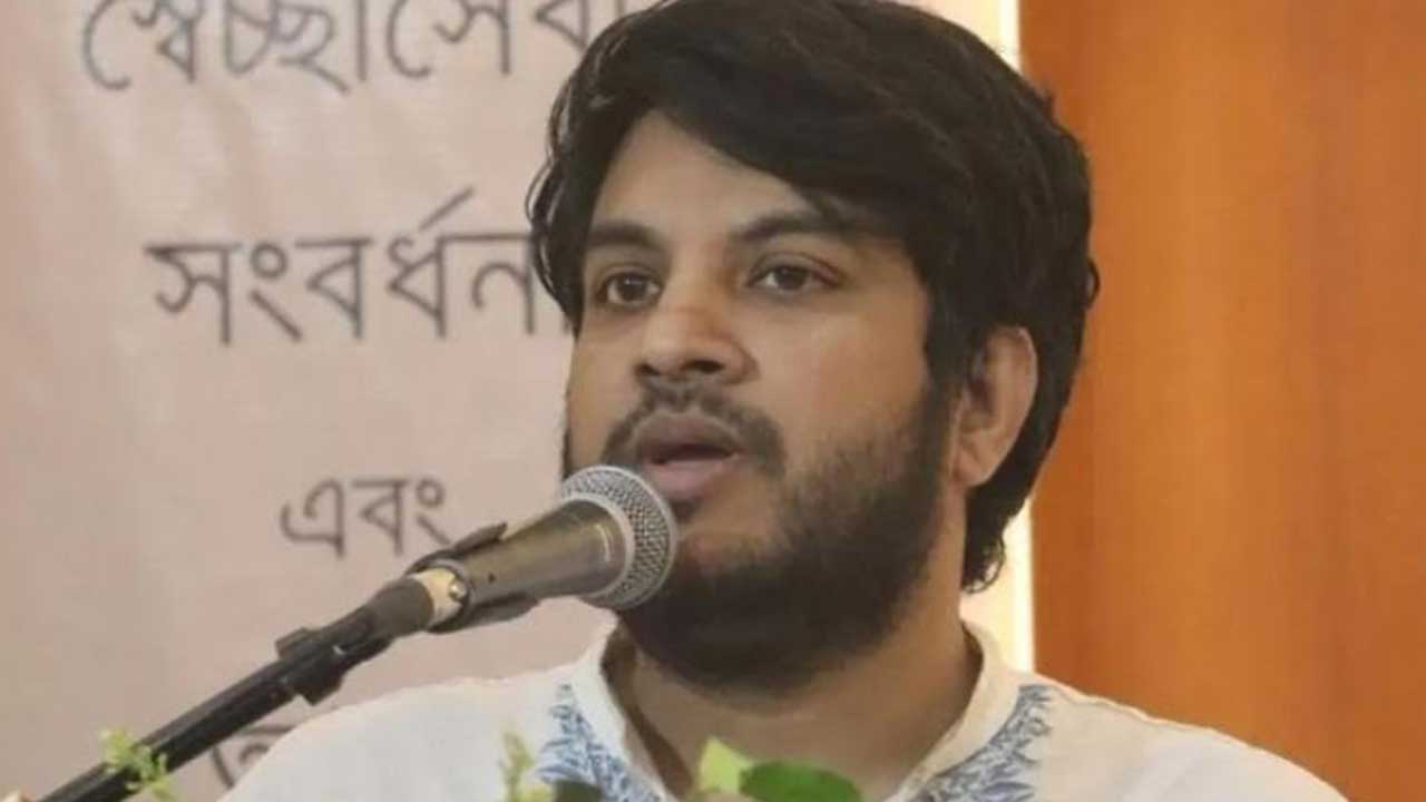 ট্রাইব্যুনালে সাক্ষ্য দিচ্ছেন আপ বাংলাদেশের জুনায়েদ
