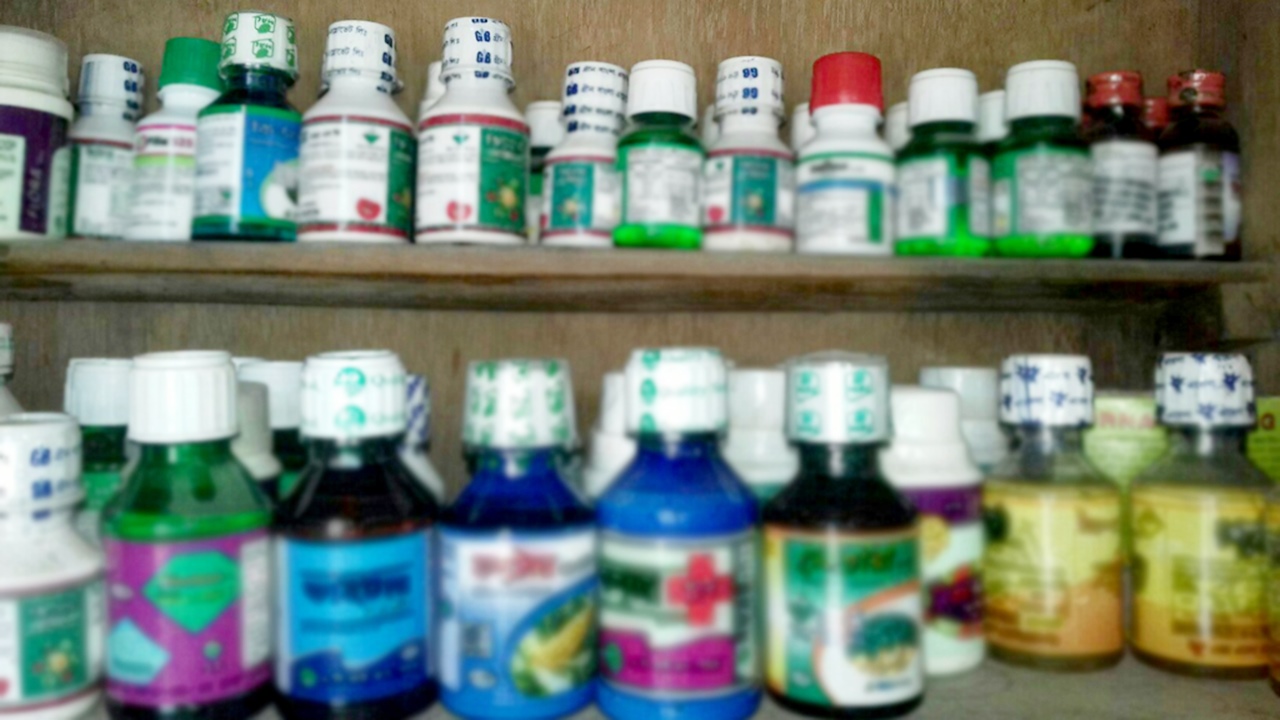 অশুভ শক্তির নিয়ন্ত্রণে কীটনাশকের বাজার