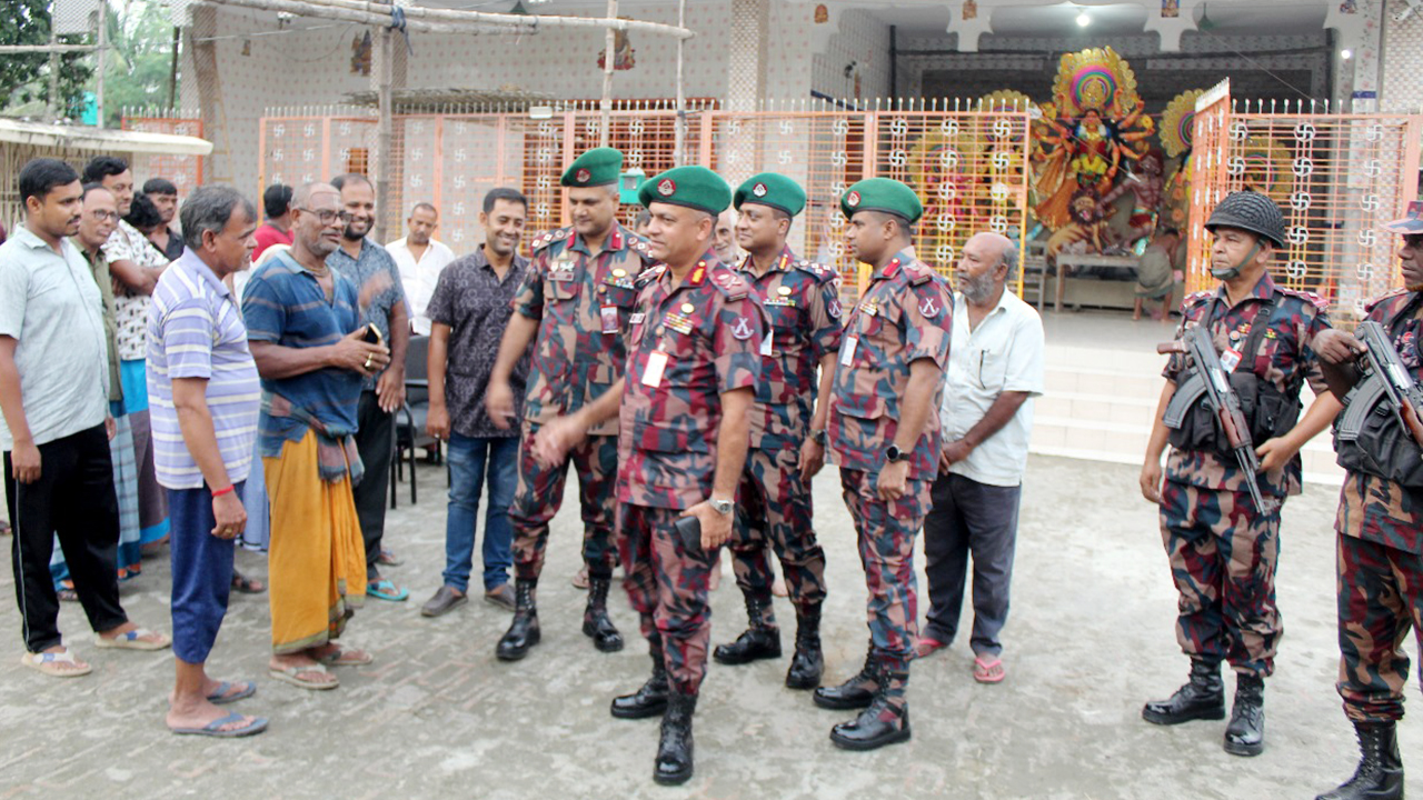 সাতক্ষীরা সীমান্তে ৪৮ পূজামণ্ডপে বিজিবির কড়া নিরাপত্তা