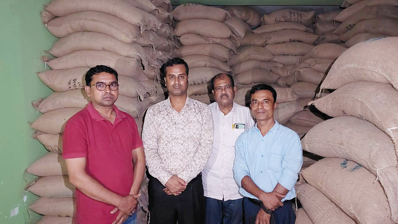 টিসিবির সেই ৭৭ টন চাল ওএমএস ডিলারের গুদাম থেকে উদ্ধার