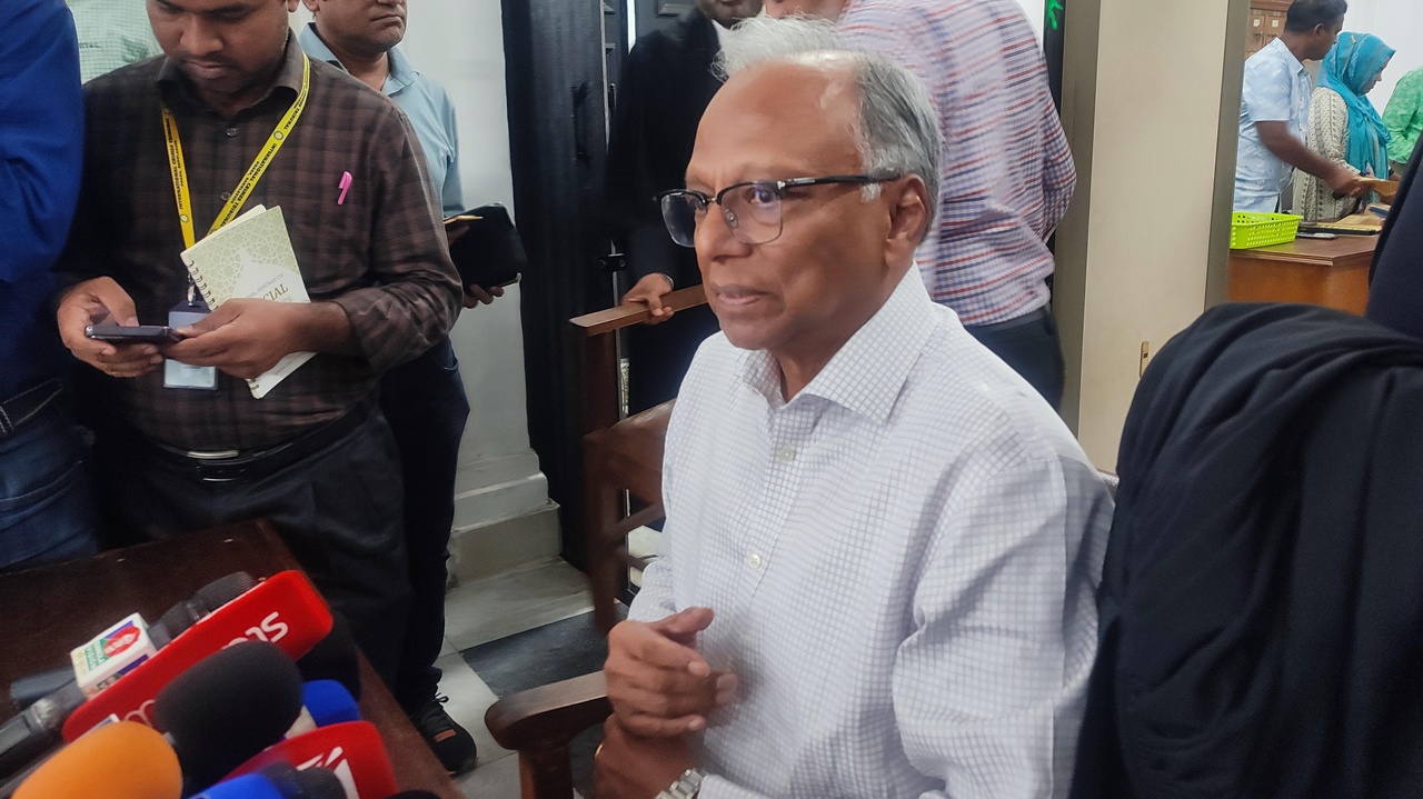 শেখ হাসিনার মামলায় মাহমুদুর রহমানের জেরা ফের বুধবার