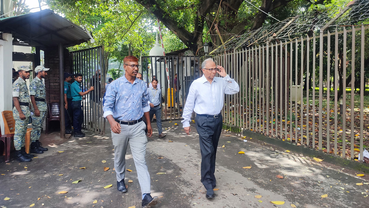 শেখ হাসিনার বিরুদ্ধে সাক্ষ্য দিতে ট্রাইব্যুনালে মাহমুদুর রহমান