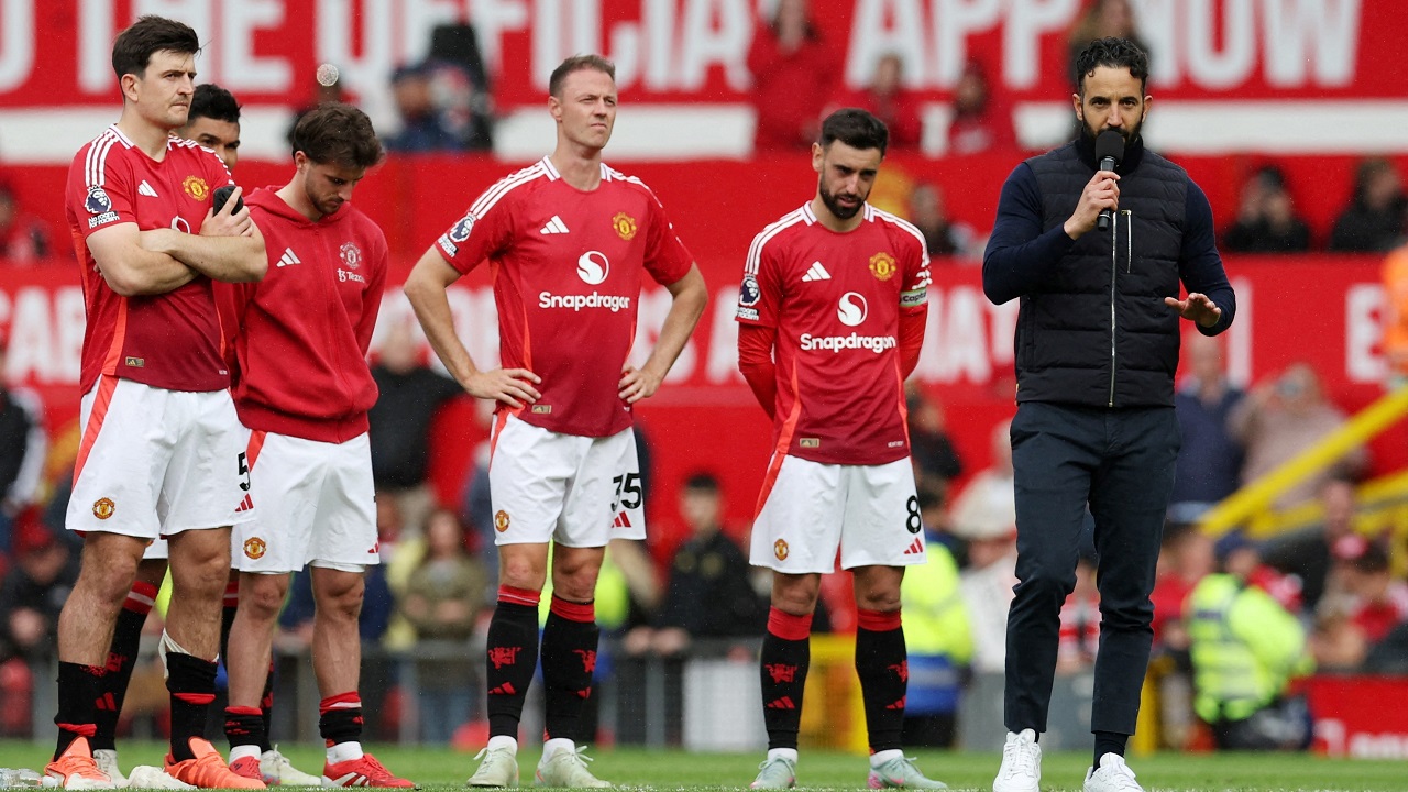 ইউনাইটেডের মাঠের খেলায় দৈন্যদশা, আয়ের ক্ষেত্রে রেকর্ড