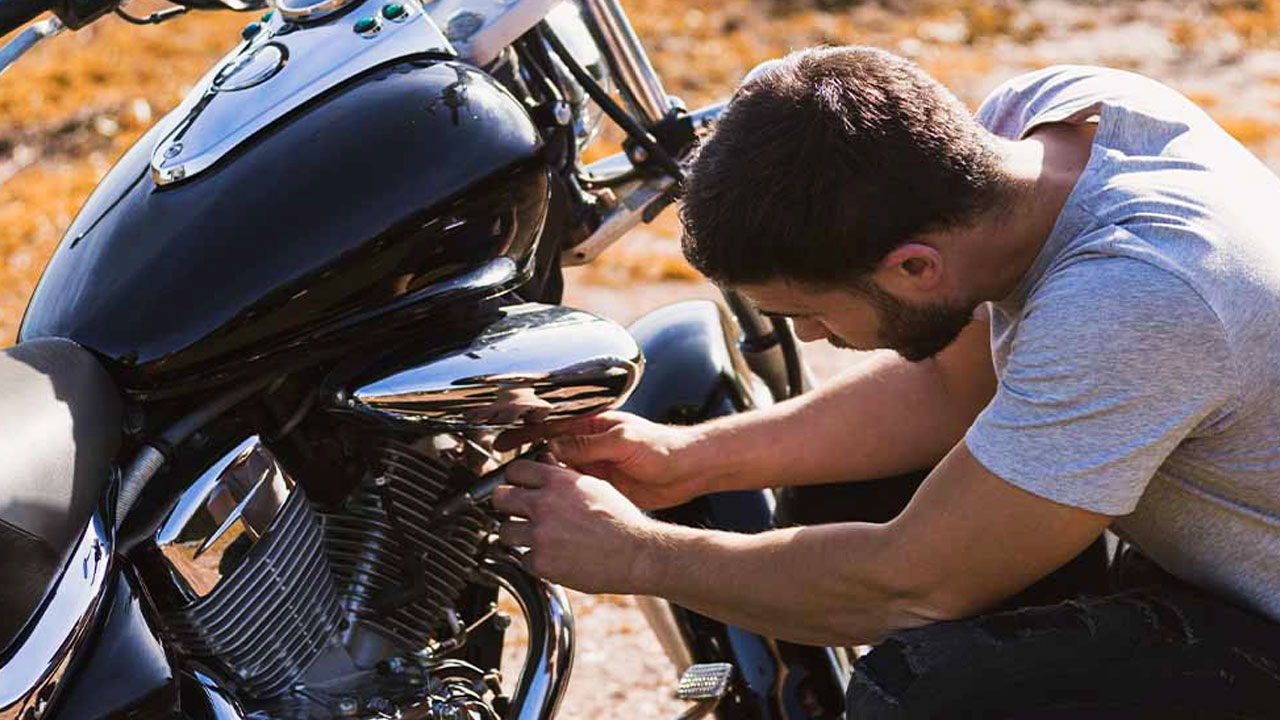 বাইকের মাইলেজ ড্রপ? কার্বুরেটরের যে যত্ন না নিলে ক্ষতি হবেই