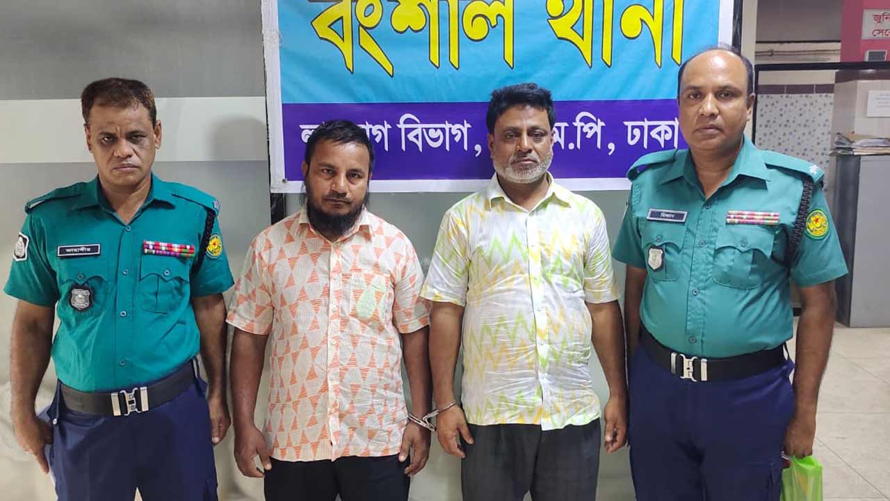 রাজধানীতে ১৬০০ লিটার নকল মবিলসহ গ্রেপ্তার ২