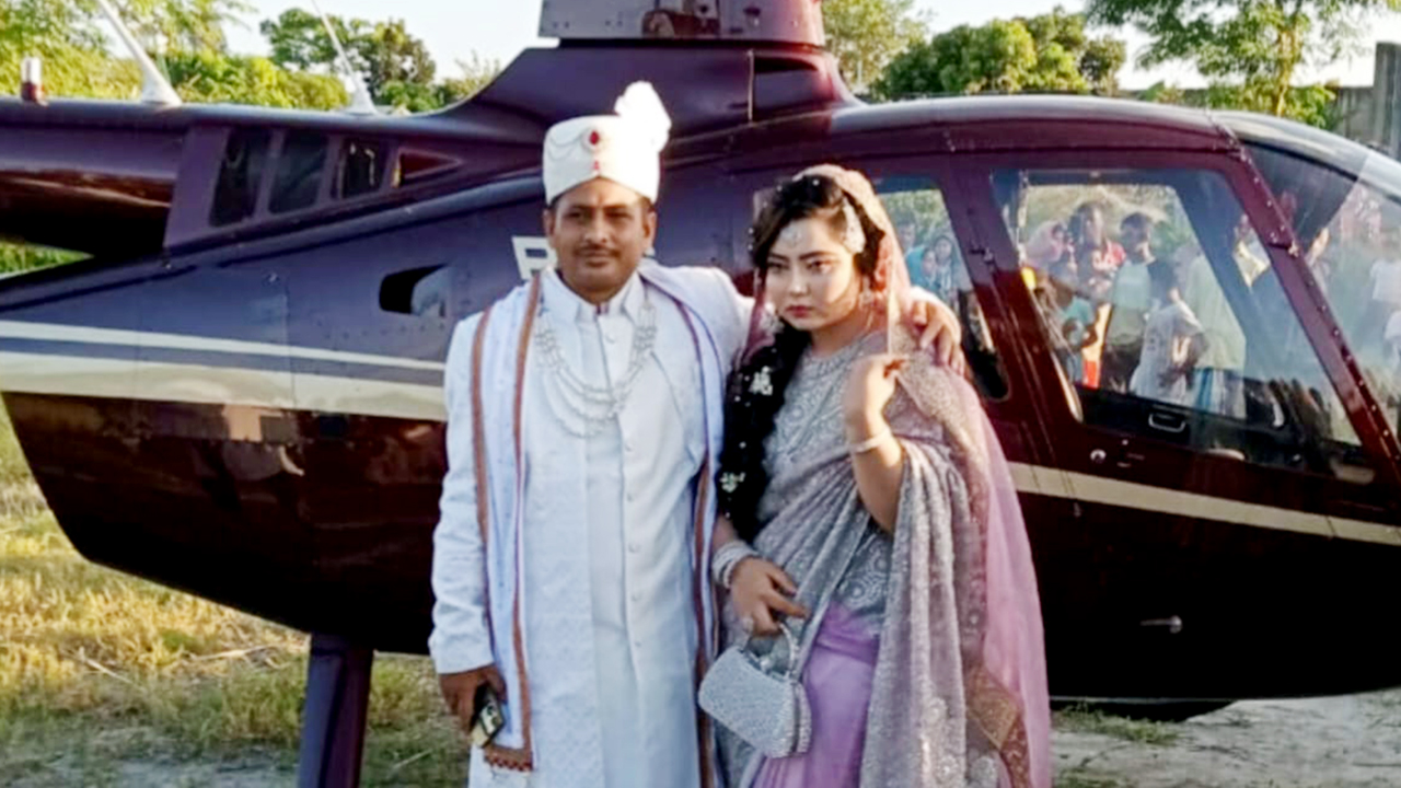 প্রেমিকের সঙ্গে পালিয়েছে স্ত্রী, হেলিকপ্টারে নতুন বউ আনলেন স্বামী