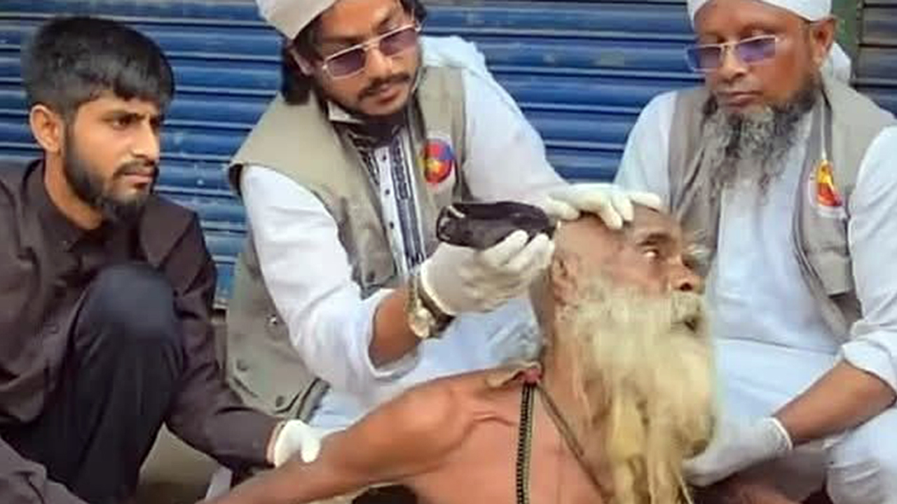 বৃদ্ধের চুল-দাড়ি কাটার ঘটনায় ছেলের মামলা