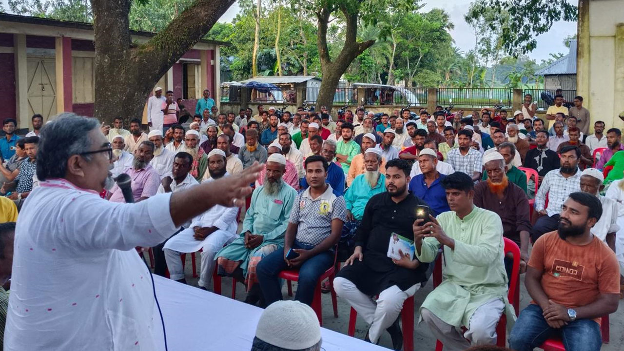 ড. ইউনূসকে নিয়ে ভারতের পূজামণ্ডপে উপস্থাপনা সরকারের বিরোধিতার শামিল