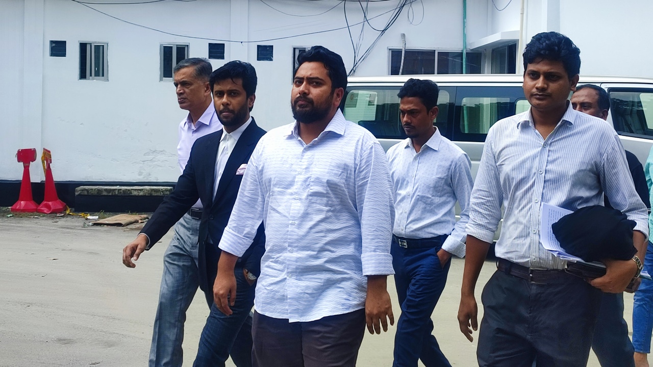 শেখ হাসিনার মামলায় নাহিদ ইসলামের পরবর্তী জেরা রোববার