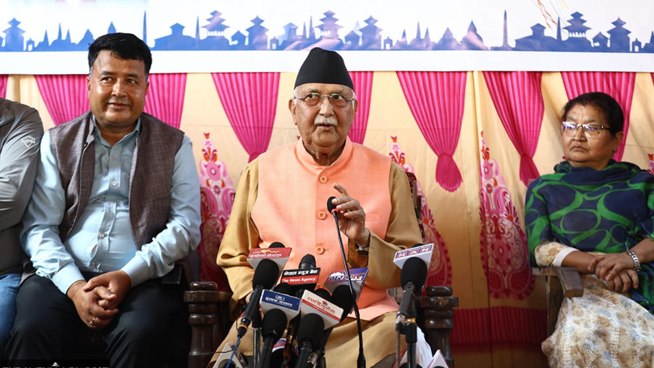 প্রকাশ্যে নেপালের ক্ষমতাচ্যুত প্রধানমন্ত্রী, বললেন দেশ ছেড়ে পালাব না