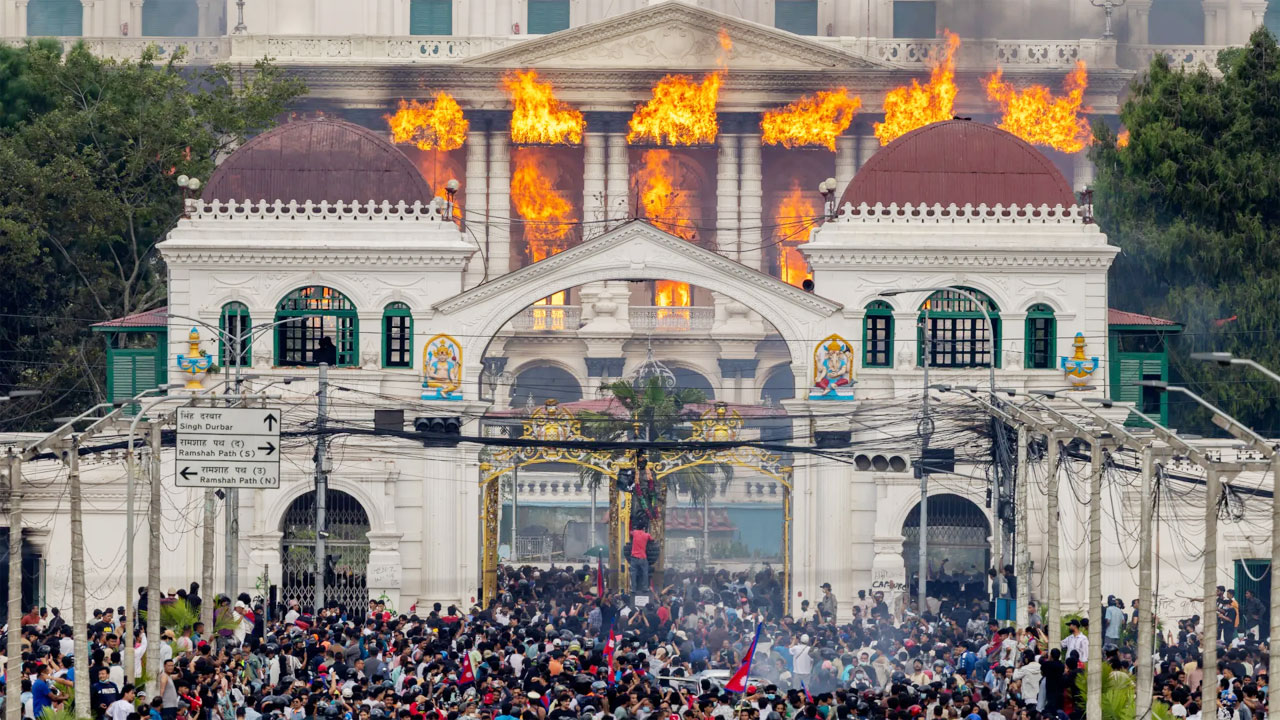 ১৭ বছরে ১৪তম সরকারের পতন দেখল নেপাল