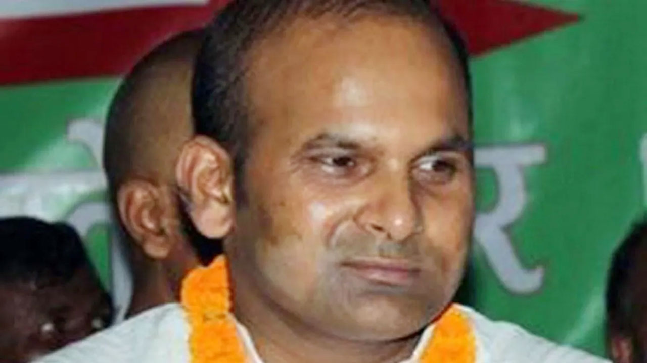 নেপালে বিক্ষোভের ‘সুযোগে’ কারাগার থেকে পালালেন সাবেক মন্ত্রী