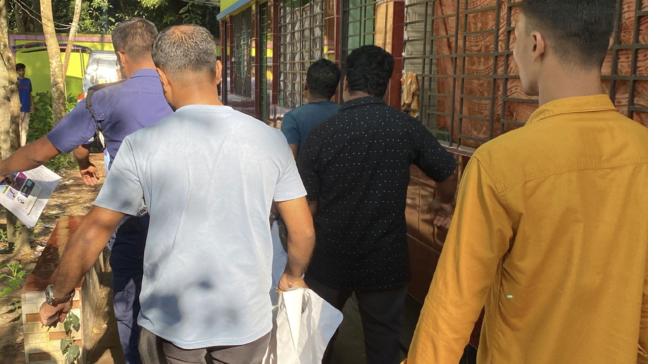 স্বামীকে ভিডিও কলে রেখে প্রবাসীর স্ত্রীর আত্মহত্যা