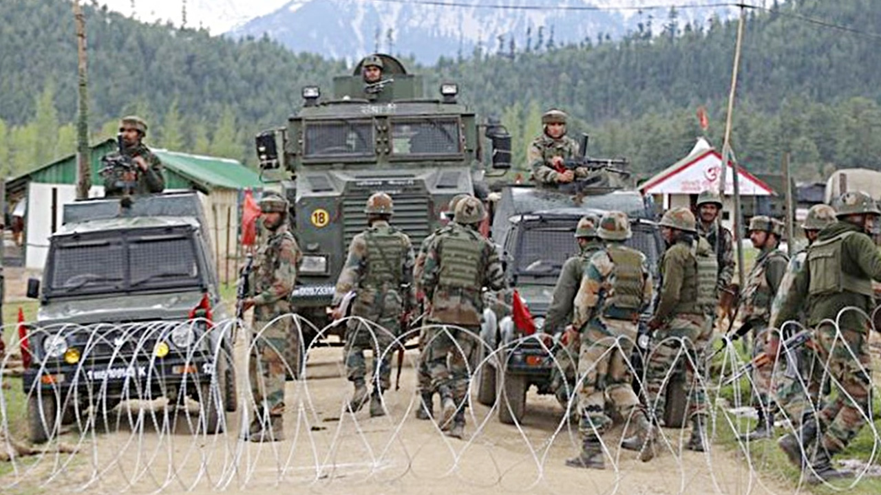 পাকিস্তানে হামলায় ১২ সৈন্য নিহত