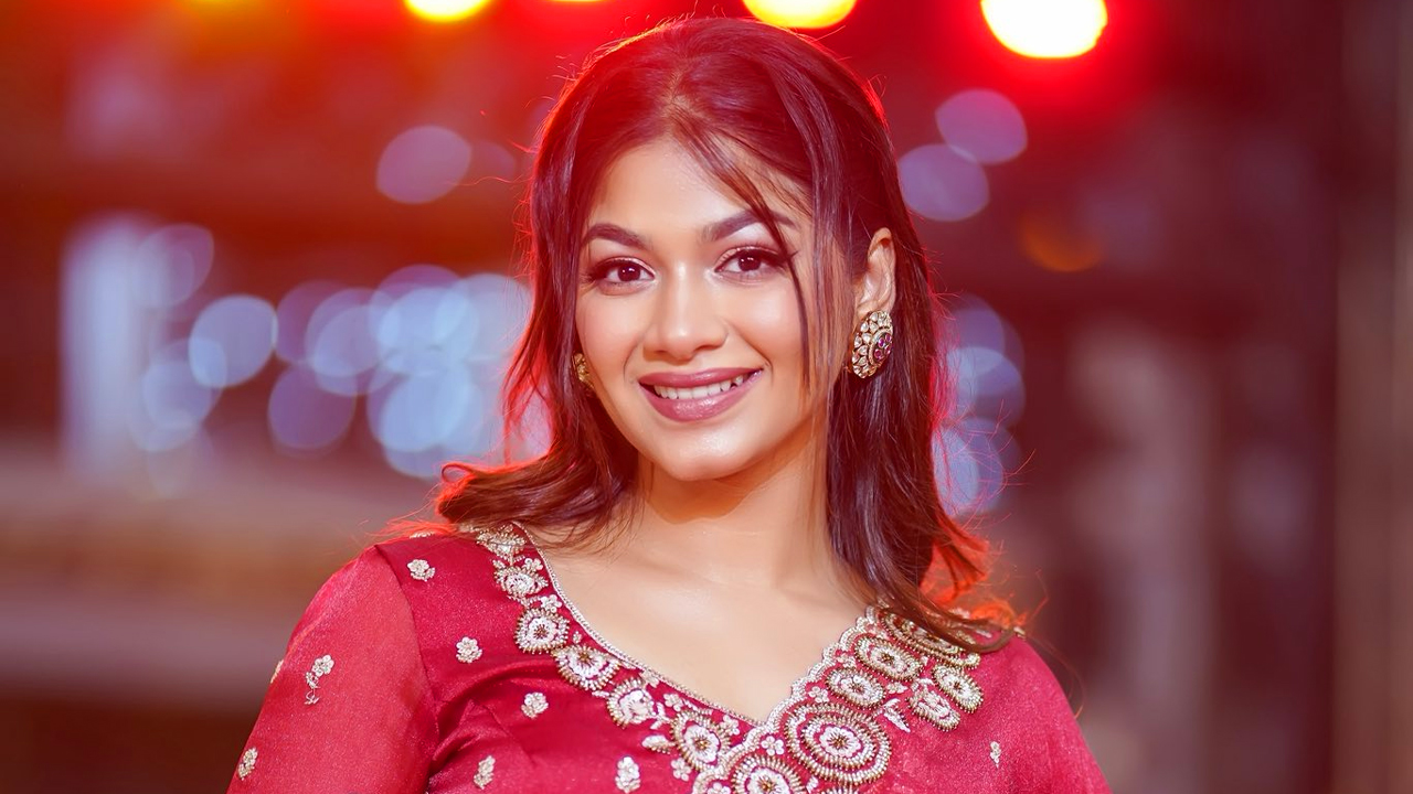 শাড়িতে নেটিজেনদের প্রশংসায় ভাসছেন পারসা ইভানা