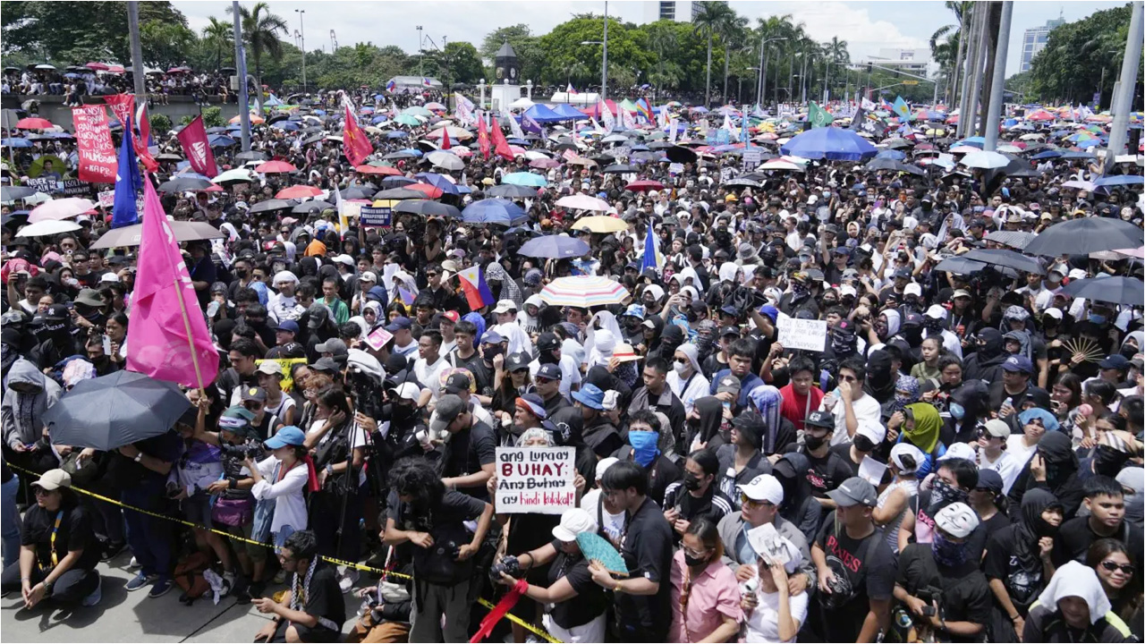 দুর্নীতির বিরুদ্ধে ফিলিপাইনে হাজার হাজার মানুষের বিক্ষোভ