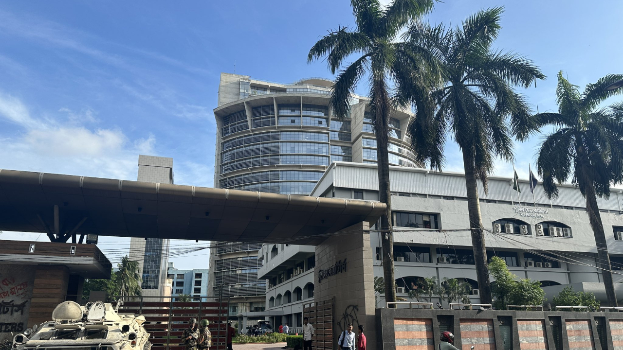 হোয়াটসঅ্যাপ গ্রুপে ঊর্ধ্বতনের সমালোচনা, পুলিশ কর্মকর্তাকে সতর্ক করে চিঠি