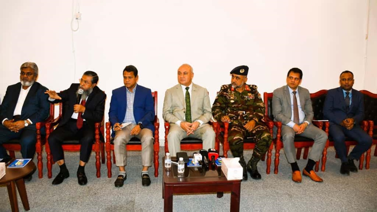 পণ্য আমদানিতে প্রতিবন্ধকতা তুলে ধরেছেন ব্যবসায়ীরা