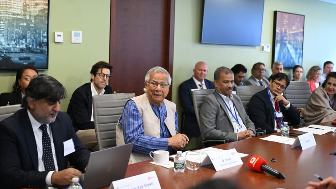 ‘ট্রান্সফর্মিং প্রাইমারি হেলথকেয়ার’ বৈঠকে প্রধান উপদেষ্টা