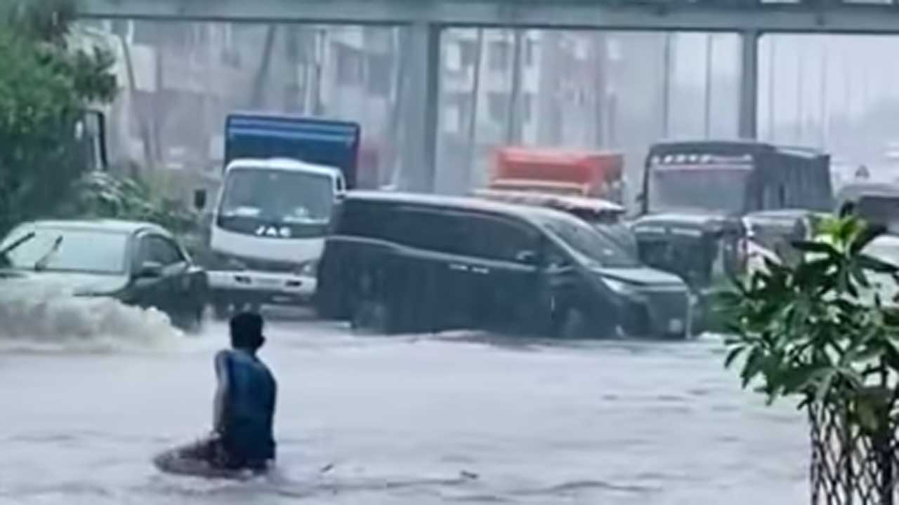 রাতে ঢাকায় বৃষ্টির আভাস, কমবে তাপমাত্রাও