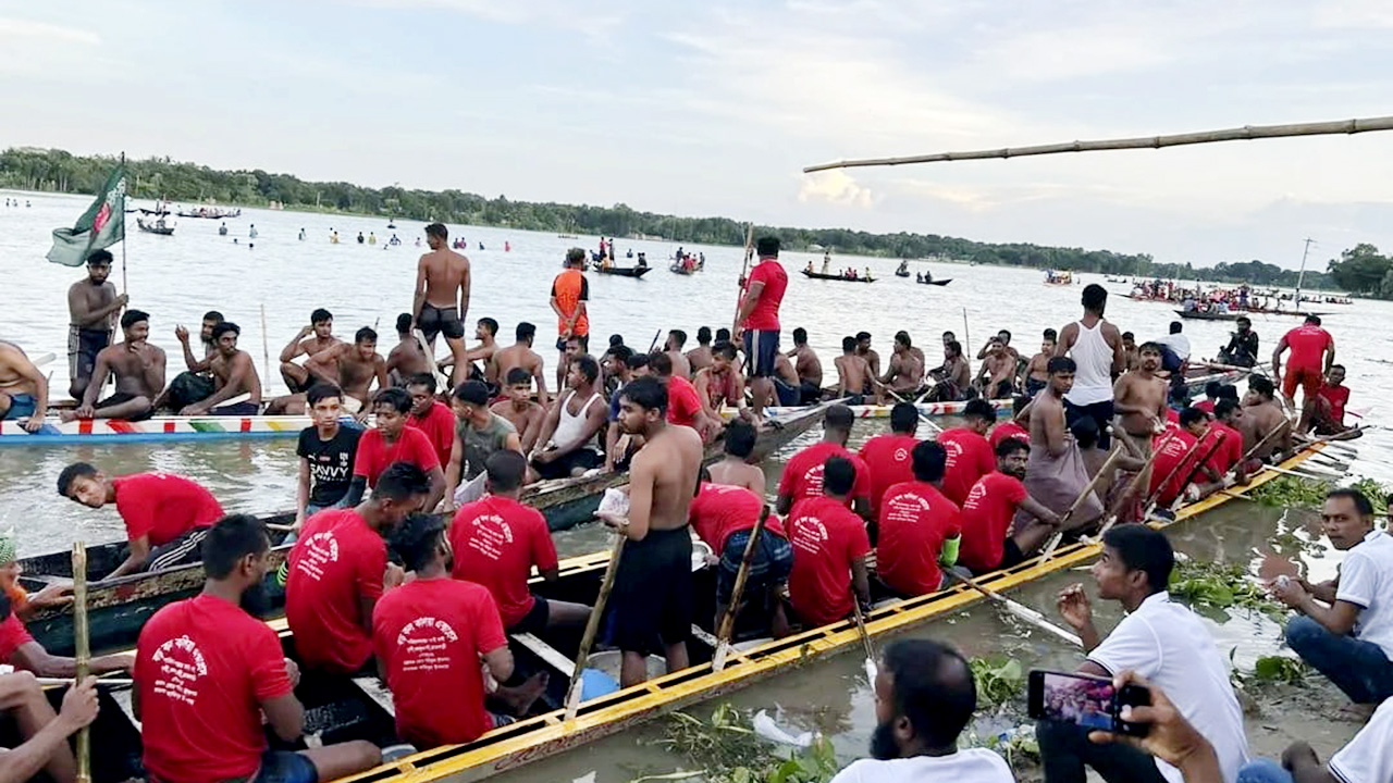 রাজবাড়ীতে শেষ হলো ২ দিনব্যাপী নৌকাবাইচ প্রতিযোগিতা