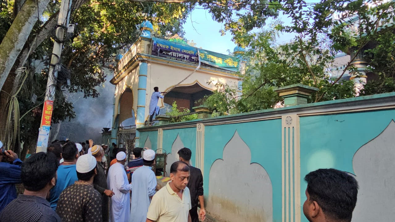 নুরাল পাগলার দরবারে হামলার ঘটনায় নিহত ১, আহত অর্ধশতাধিক